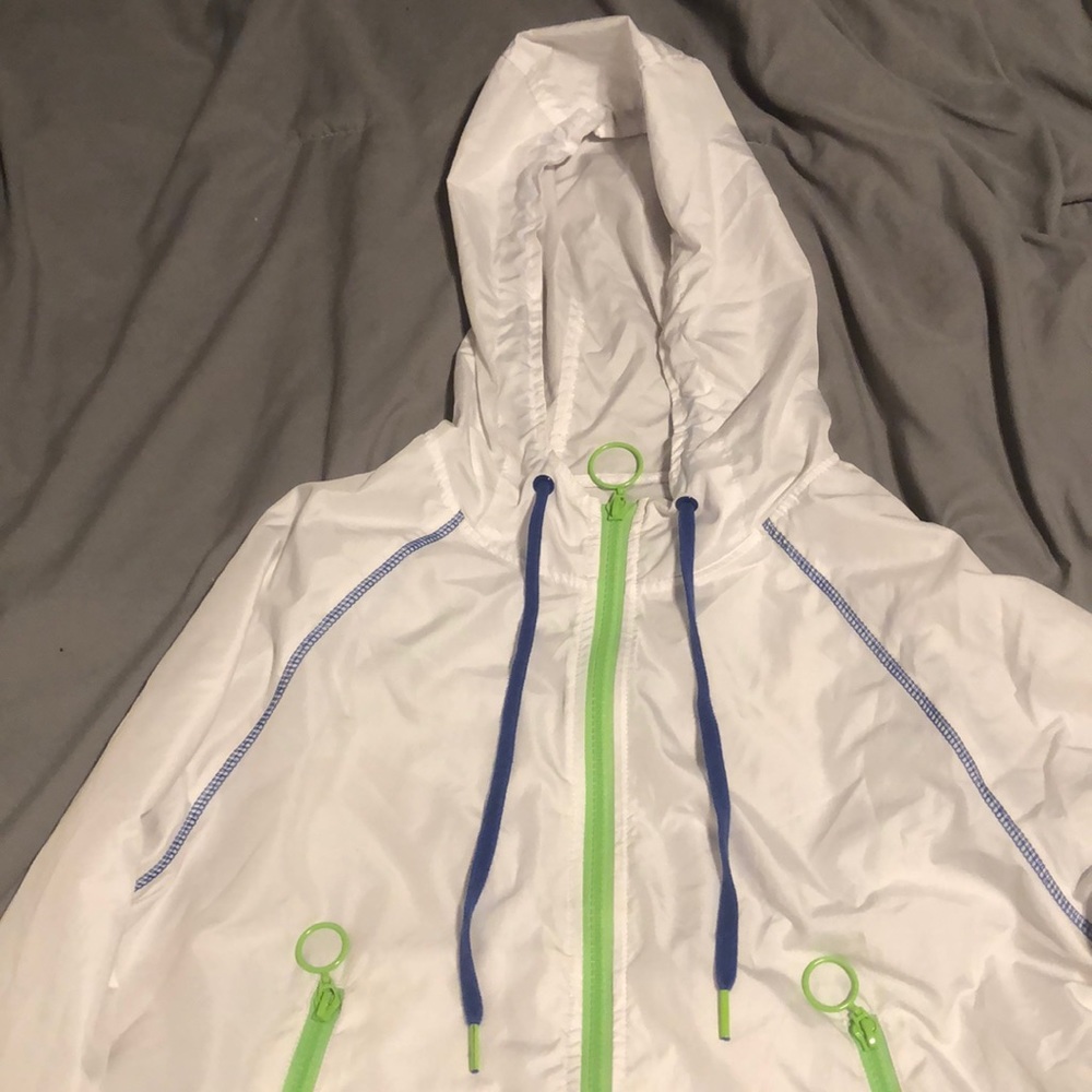 Cropped windbreaker